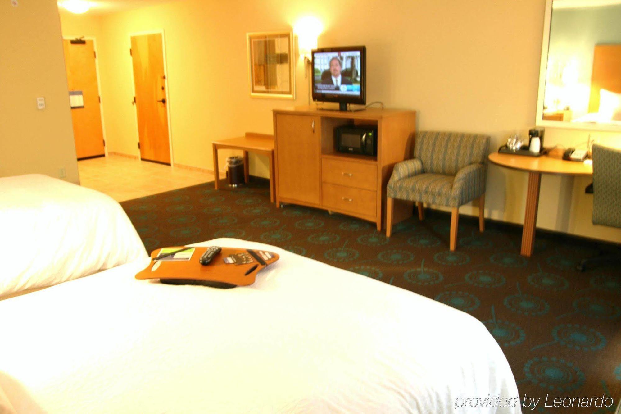 Hampton Inn & Suites Canton North Canton Zimmer foto